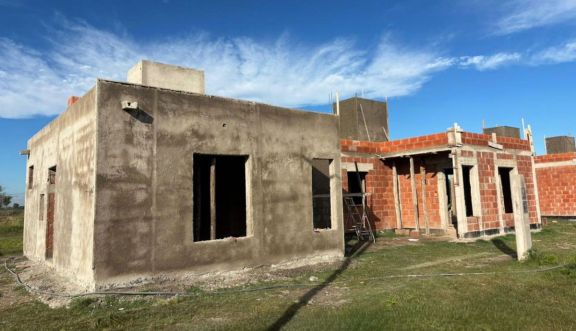 Con más del 40% de avance, las viviendas de Santa Rosa reciben los primeros revoques