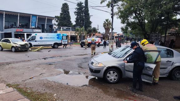 Dos heridos en un fuerte choque en Villa de Merlo