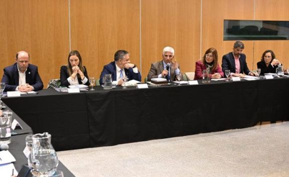 Poggi se reunió con su gabinete de ministros