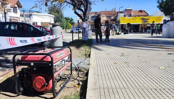 El corte de energía ordenado por  Álvarez Pinto no frenó la jornada por el Día del Trabajador en Plaza Sobremonte, que fue un rotundo éxito