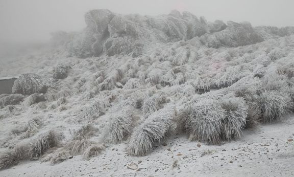 La nieve llegó a San Luis y dejó las primeras postales blancas del año