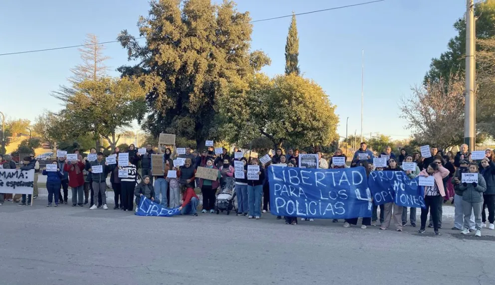 Caso Magalí Morales: realizaron otra marcha para pedir la liberación de los cuatro policías detenidos