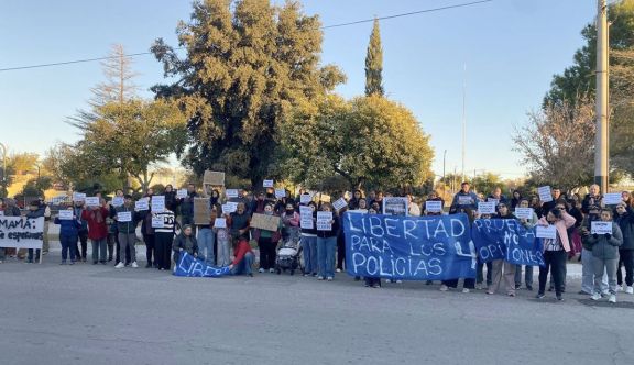 Caso Magalí Morales: realizaron otra marcha para pedir la liberación de los cuatro policías detenidos