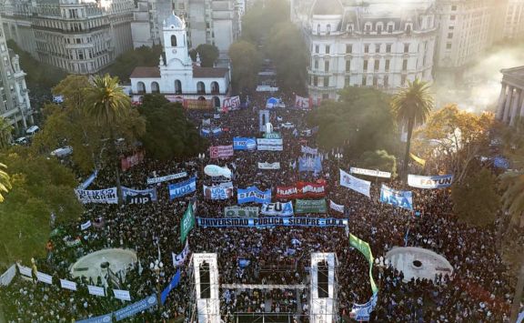 Masivo reclamo universitario contra el Gobierno: “Cumplan con la ley, no hipotequen el futuro”