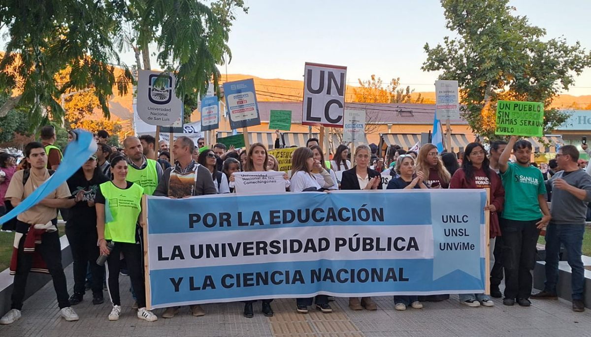 “La universidad pública se defiende”: Merlo marchó contra el ajuste y reclamó la aplicación de la Ley de Financiamiento Universitario