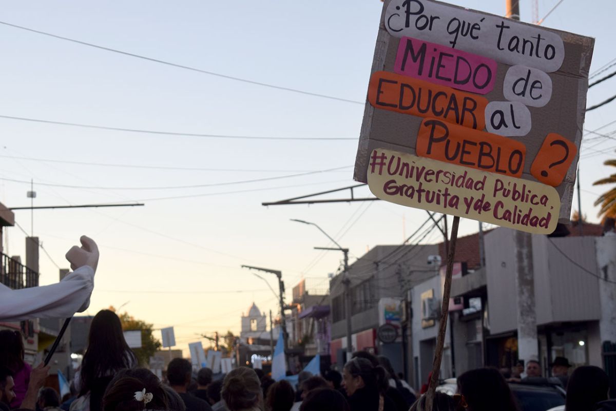 “La universidad pública se defiende”: Merlo marchó contra el ajuste y reclamó la aplicación de la Ley de Financiamiento Universitario