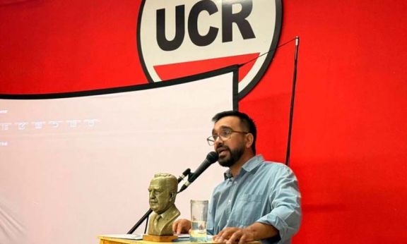 La UCR respaldó a Juan Álvarez Pinto en medio de cuestionamientos internos por su continuidad partidaria