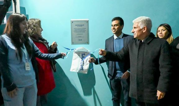 Poggi inauguró mejoras en el CAPS de Los Molles y anunció que avanzará el gas natural para la localidad
