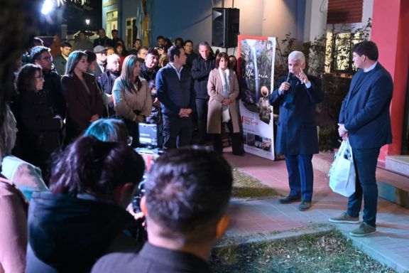 Villa Larca: Poggi confirmó la entrega de viviendas para noviembre y anunció la ampliación del centro de salud