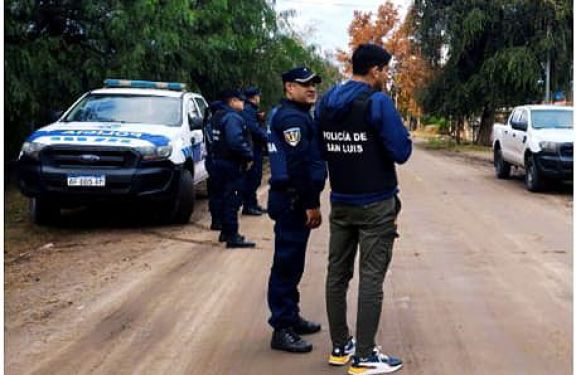 Policías de La Paz allanaron una vivienda en Merlo y secuestraron una camioneta, un machete y celulares