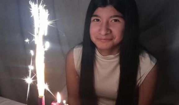 Buscan a una adolescente de 15 años que desapareció tras salir de la escuela en Córdoba