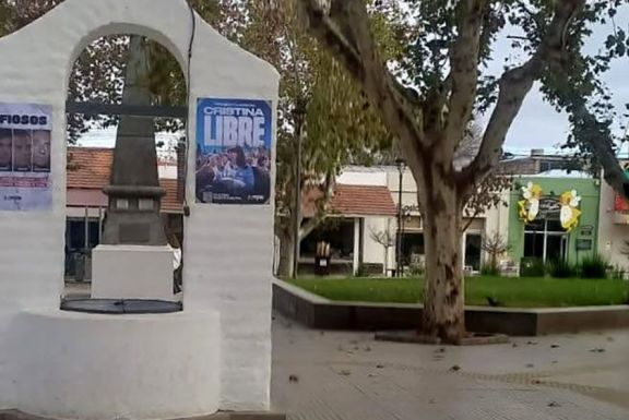 Una convocatoria en apoyo a CFK en la Plaza Sobremonte terminó con un acta municipal y denuncias de censura