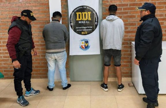 Secuestraron elementos en un allanamiento por una presunta estafa en Merlo