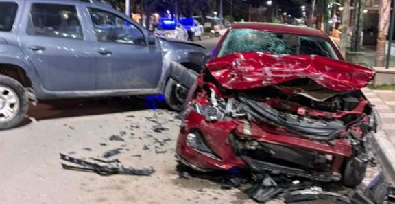 Choque entre dos vehículos en Avenida del Sol: dos personas fueron hospitalizadas