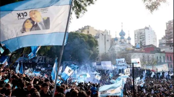 Banderazo para exigir la liberación de Cristina Kirchner