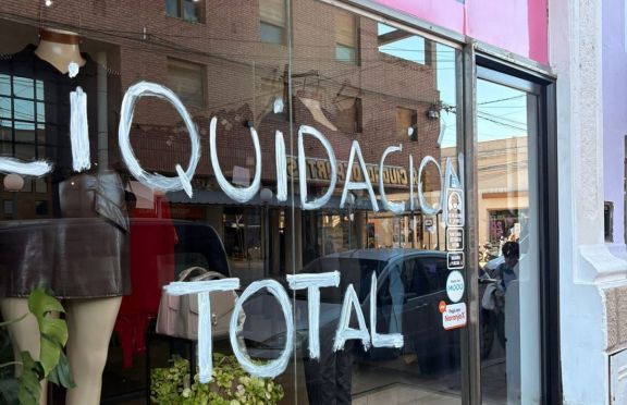 La crisis golpea al comercio en Villa Dolores: siguen los cierres y aumenta la preocupación por el empleo