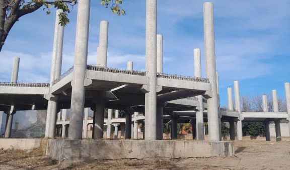 "Se vende si se invierte, si no, no se vende": Álvarez Pinto confirmó que la ex Escuela Nº 65 integra un plan de inversión