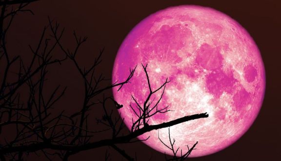 La Luna de Fresa ilumina el cielo argentino con el primer plenilunio del invierno