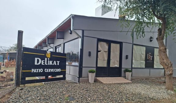 Un viaje gastronómico en pleno corazón de Carpintería: abre "Delikat", la parrilla-restaurante que fusiona tres culturas