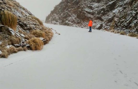 La nieve y el hielo obligan a cortar el camino al Filo de Merlo