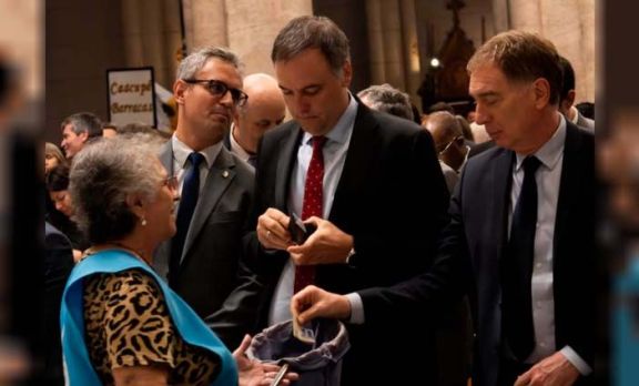 Prohibieron la salida del país a Manuel Adorni por peligro de fuga inminente