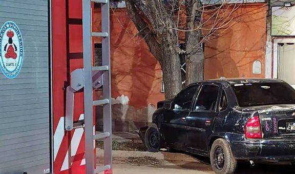 Cuatro personas resultaron heridas tras un fuerte choque contra un árbol en Tilisarao