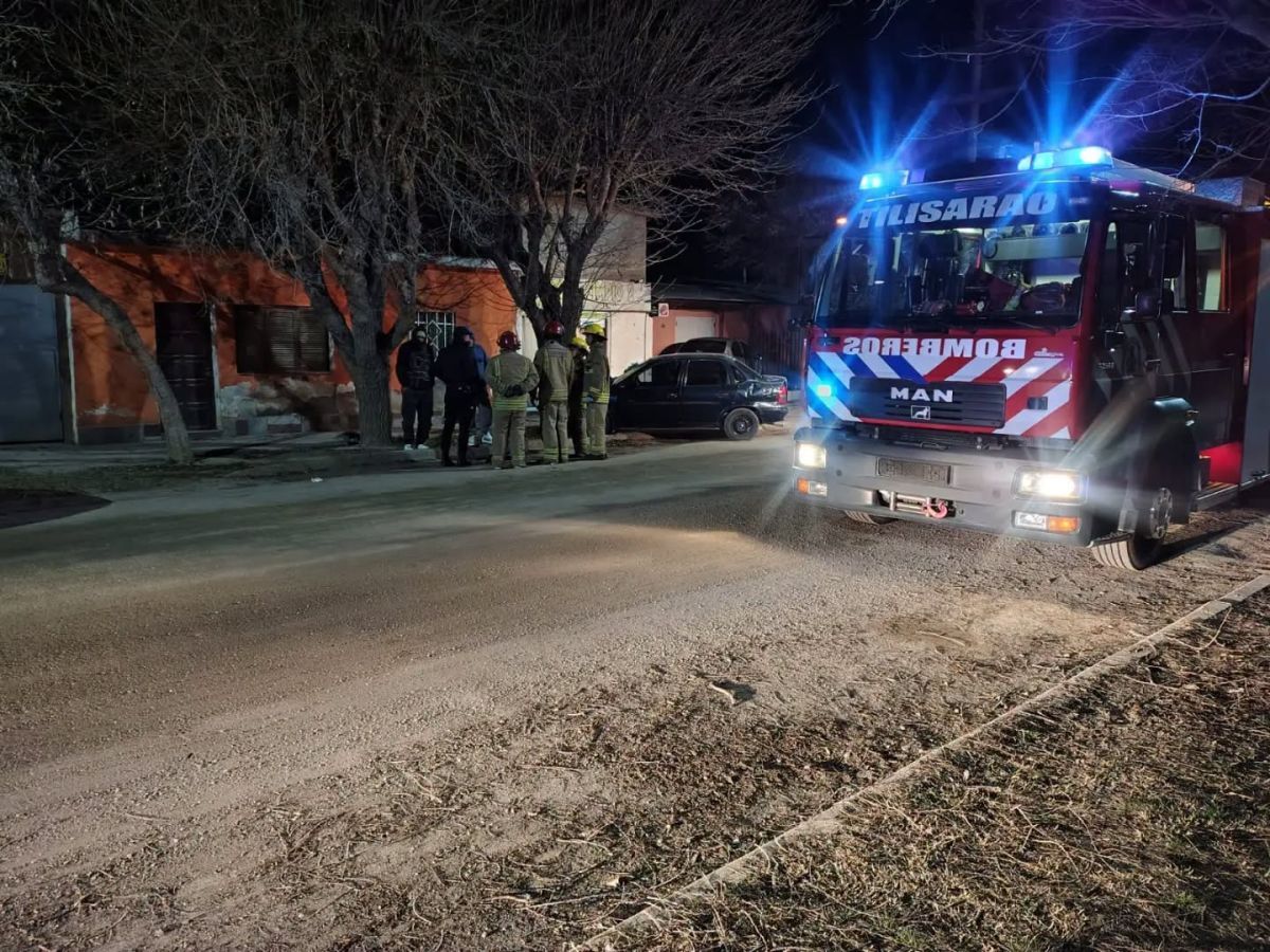 Cuatro personas resultaron heridas tras un fuerte choque contra un árbol en Tilisarao