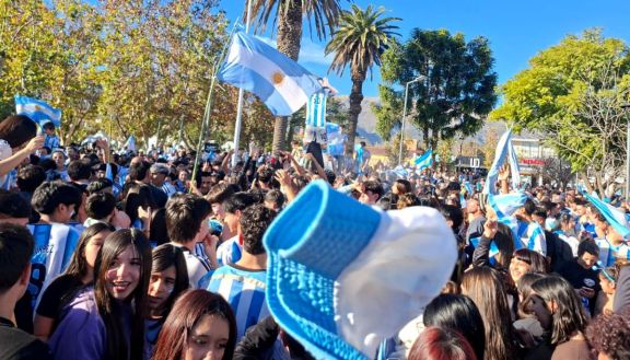 En fotos: la Villa de Merlo celebró en las calles la heroica clasificación de Argentina
