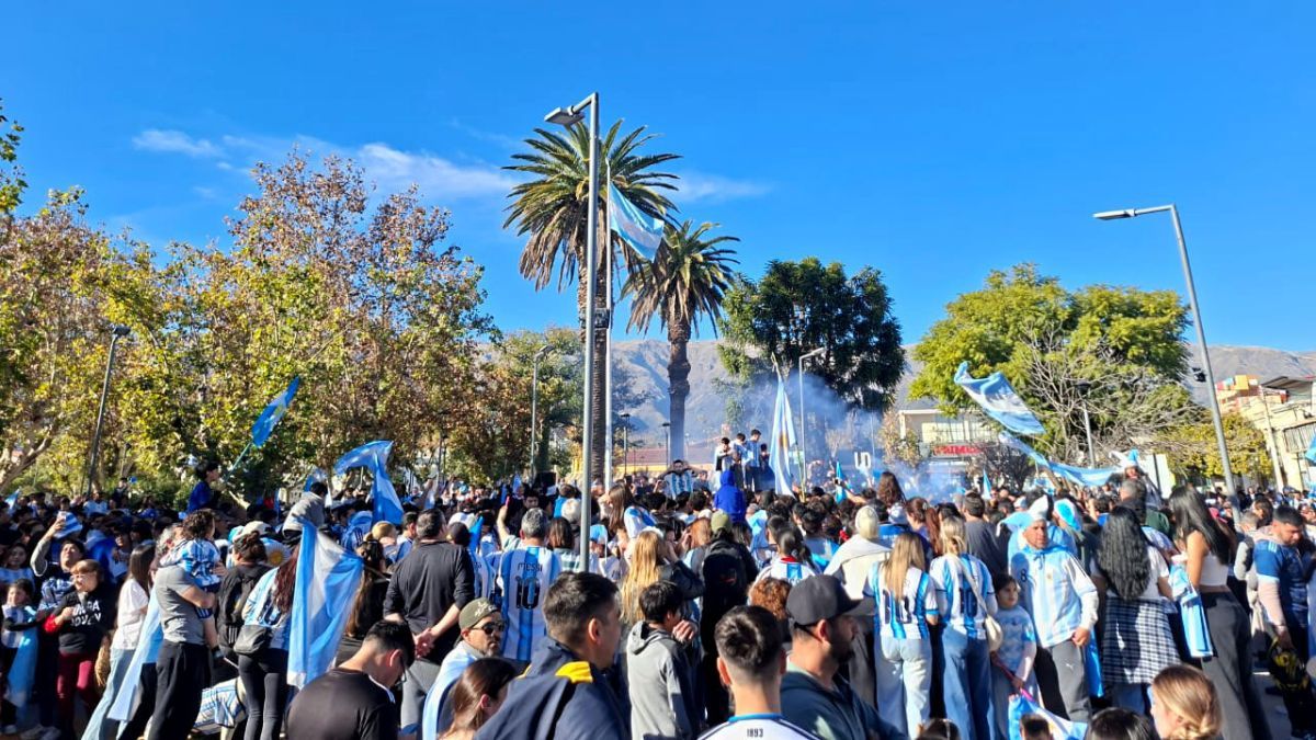 En fotos: la Villa de Merlo celebró en las calles la heroica clasificación de Argentina