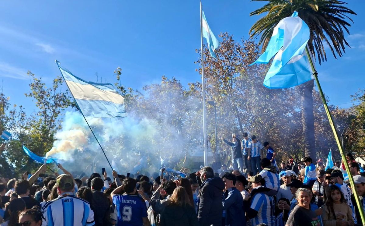 En fotos: la Villa de Merlo celebró en las calles la heroica clasificación de Argentina