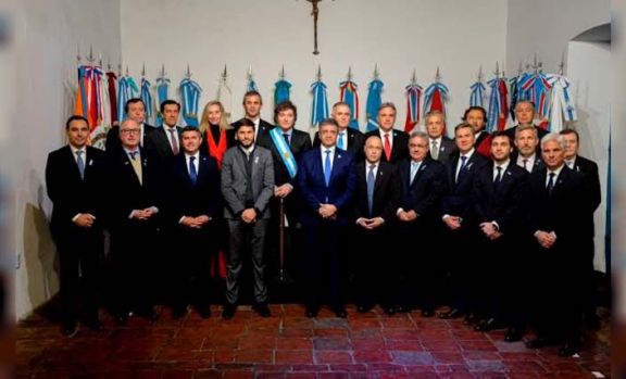 Milei busca una nueva foto con gobernadores en Tucumán
