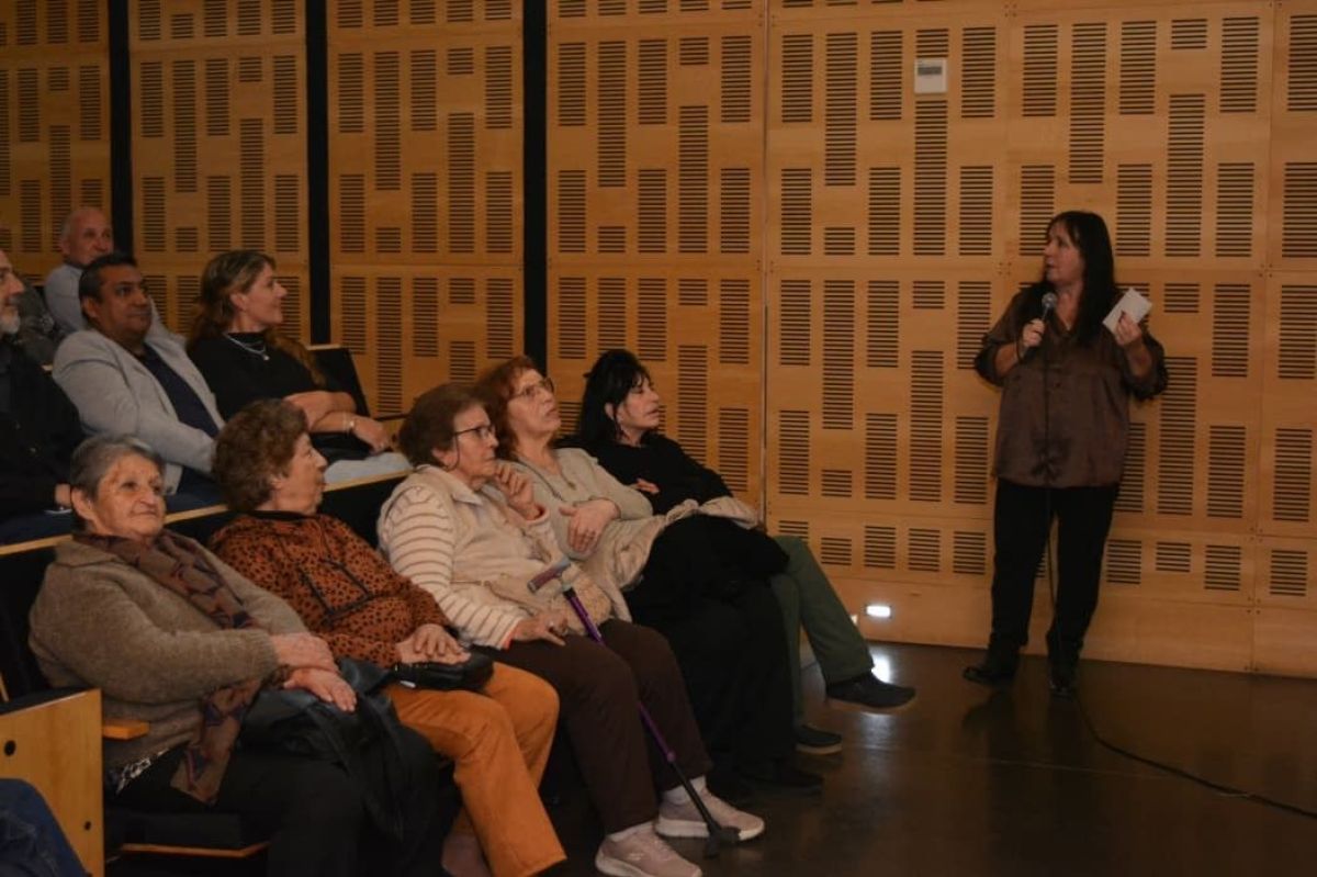 Nora Costamagna presentó un libro que rescata el legado de Carlos Contursi en Merlo