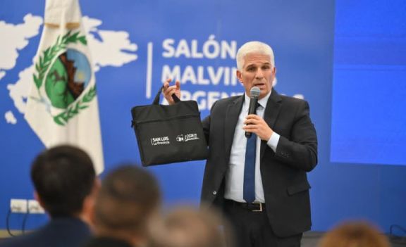 Los docentes que egresen de la Diplomatura en IA accederán a su computadora