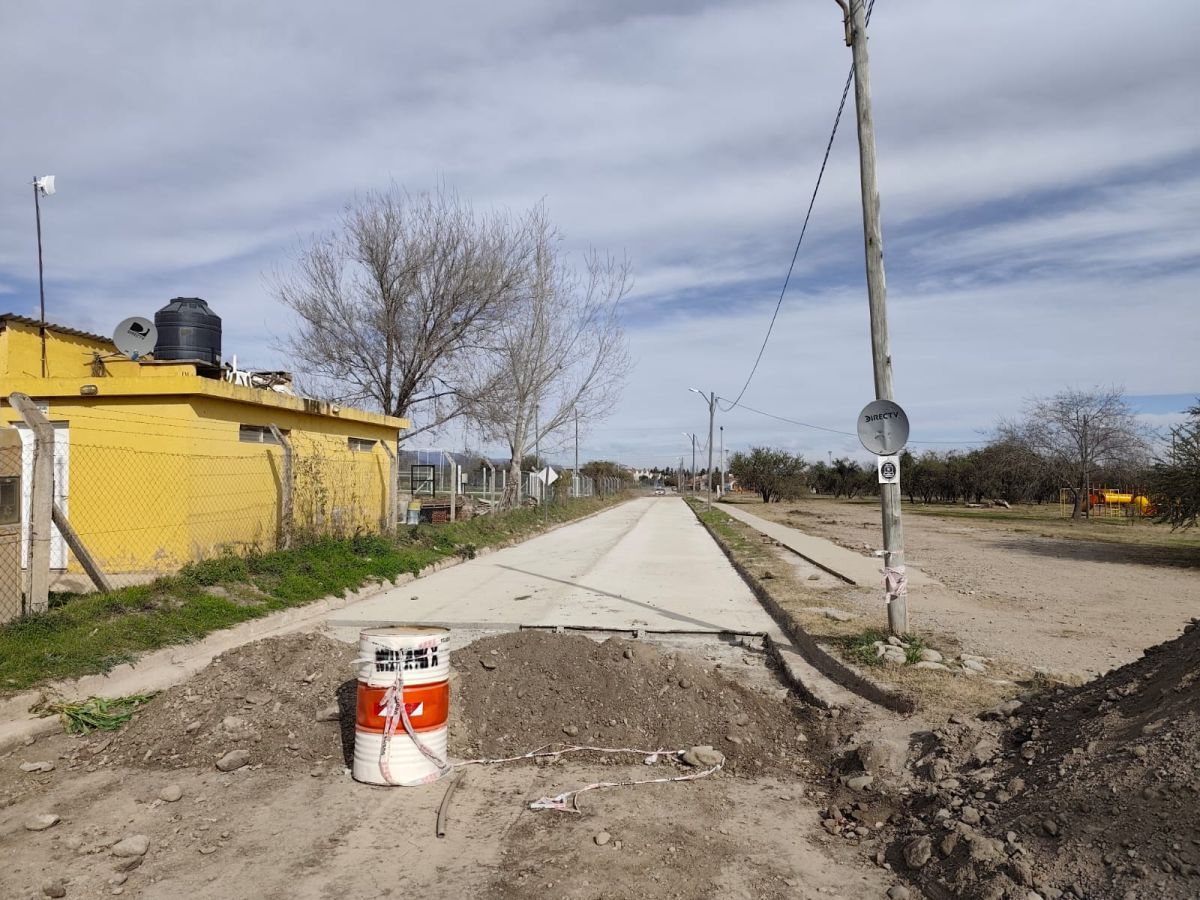 Piden explicaciones por la interrupción de la obra de pavimento sobre Héroes de Malvinas