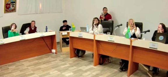 El oficialismo acusó a la oposición de montar una "opereta política" 