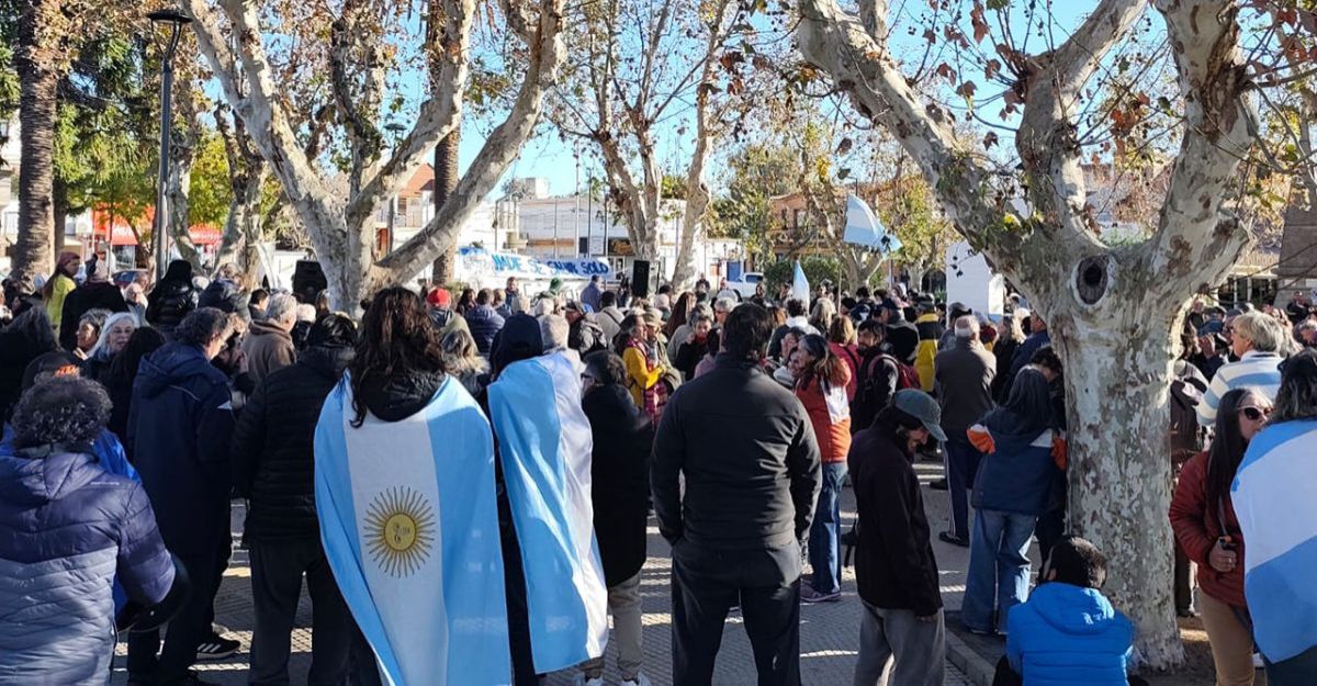 En Villa de Merlo también marcharon contra la Ley de Inviolabilidad de la Propiedad Privada