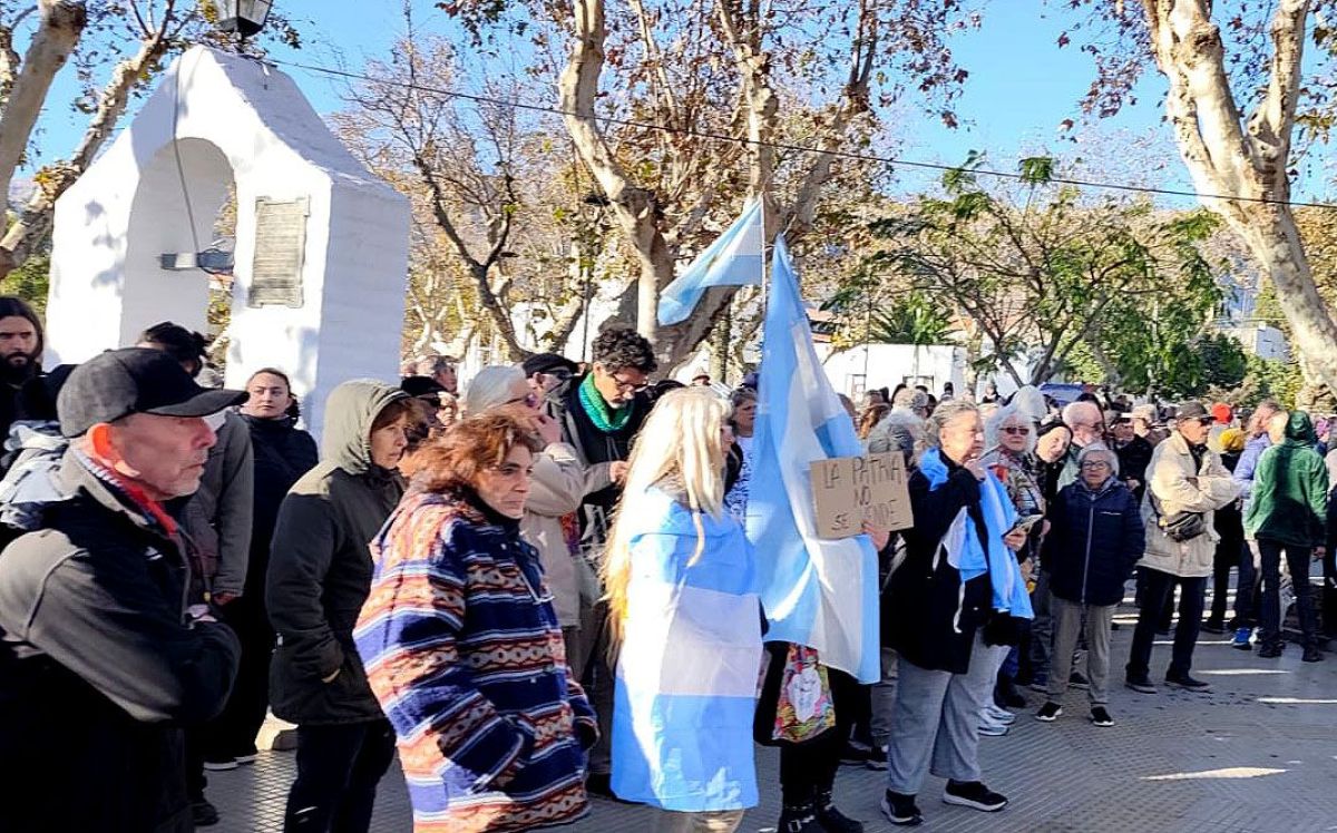 En Villa de Merlo también marcharon contra la Ley de Inviolabilidad de la Propiedad Privada