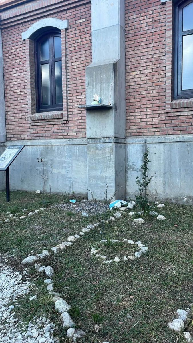 Vandalismo en el Templo Mayor de Villa de Merlo: rompieron vidrios, dañaron puertas y destruyeron una imagen de la Virgen