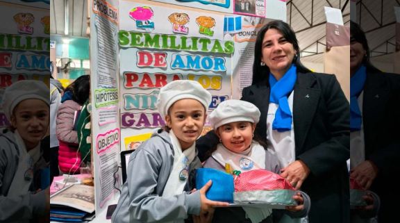 “Semillitas de amor”: alumnos de Santa Rosa del Conlara llevan su solidaridad hasta la Casa Garrahan