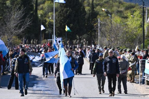 Villa de Merlo realizó el desfile por el 176° aniversario de San Martín