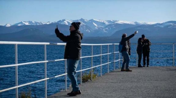 Fin de semana largo: más de un millón de turistas viajaron por el país, pero el gasto cayó 6,3%