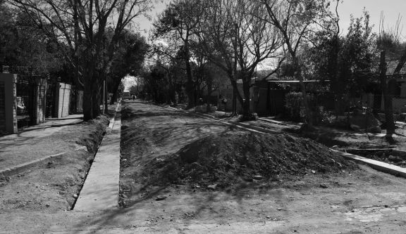 Una obra que expone las grietas del poder en Villa de Merlo
