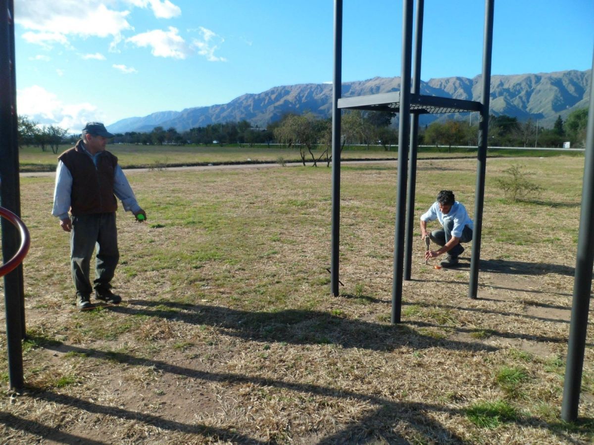 Los vecinos vuelven a la placita de Los Fresnos para pedir que no desaparezca