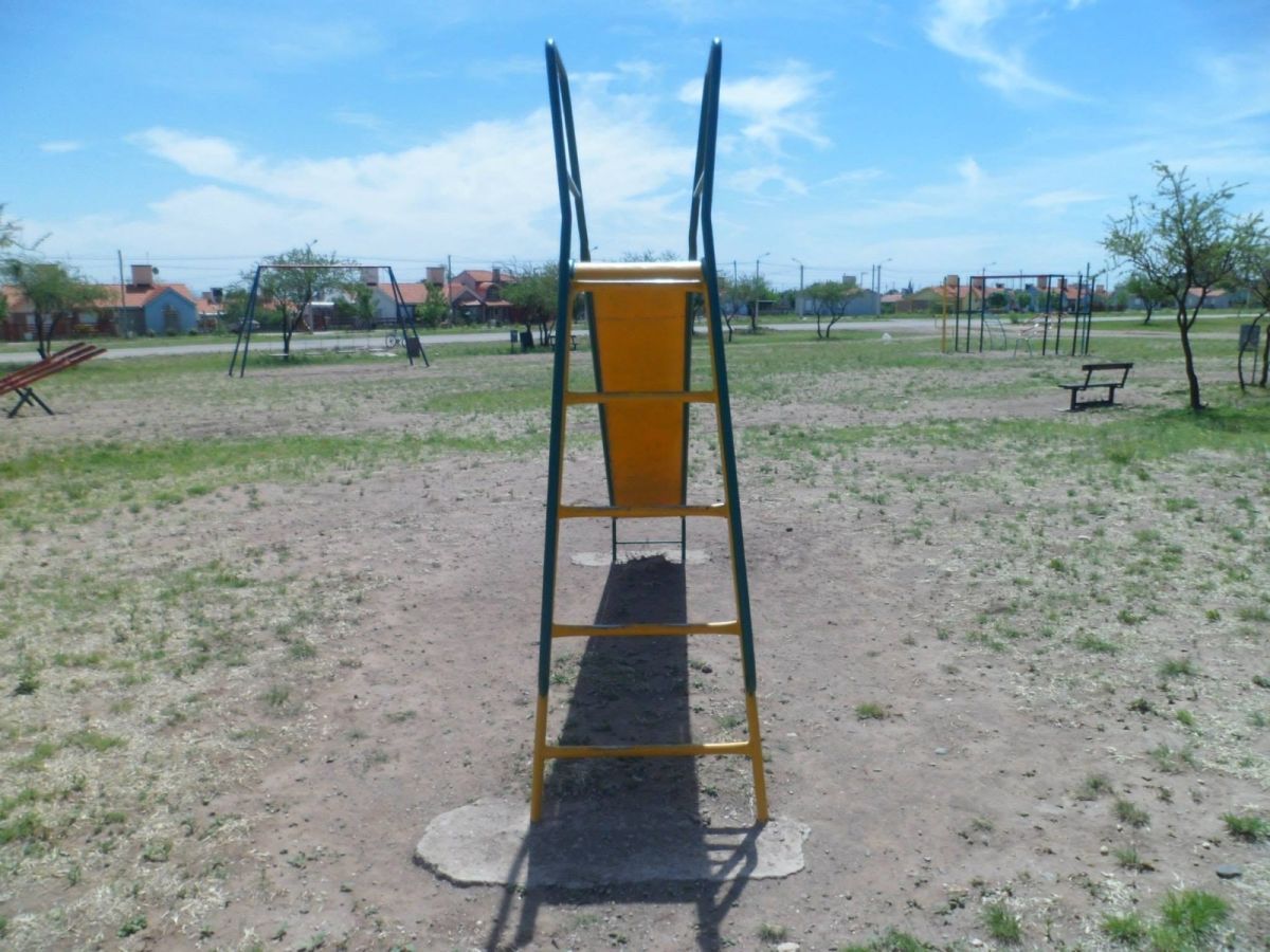 Los vecinos vuelven a la placita de Los Fresnos para pedir que no desaparezca