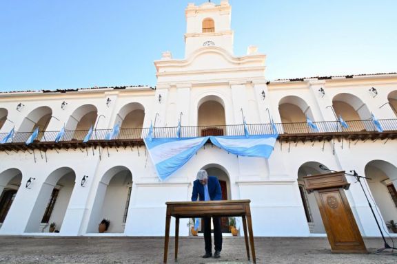 Poggi promulgó la ley que habilita la reforma parcial de la Constitución de San Luis