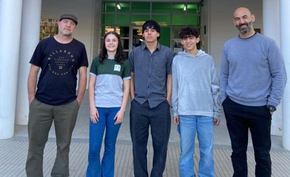Una idea surgida en una escuela de Merlo llegó a la final de un concurso nacional de inteligencia artificial