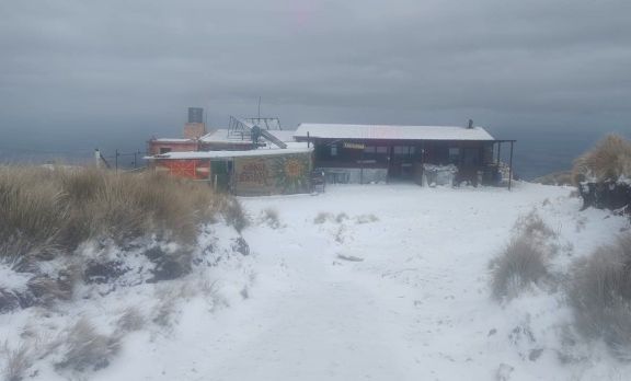 Los caminos al Filo de Merlo y Altas Cumbres siguen cortados por nieve y hielo