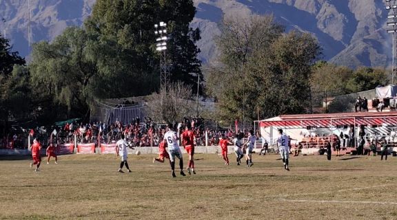 El domingo se juega con el corazón: cinco clásicos en el Valle del Conlara