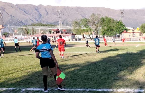 San Martín de Villa de Merlo ganó en casa y quedó a tiro de la clasificación