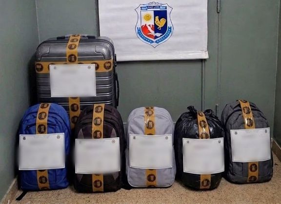 Robaron una cabaña en Merlo y escondieron parte del botín entre los yuyos